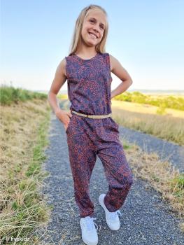 Preview: Baumwolljersey Primavera Blüten Terrakotta auf Dunkelblau by Bienvenido Colorido von Swafing